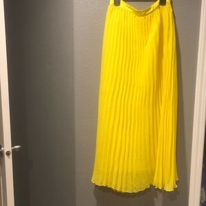 Yellow Maxi Skirt. Large. MC. Princess